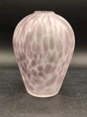 Vintage Lavender Purple Satin Stretch Glass Blown In Mold Vase 6'' Tall - Taiwan