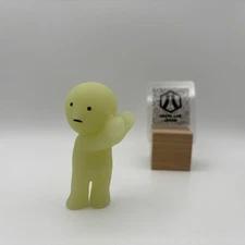 SMISKI Series 2 Listening GLOW IN THE DARK Figure Dreams Japan