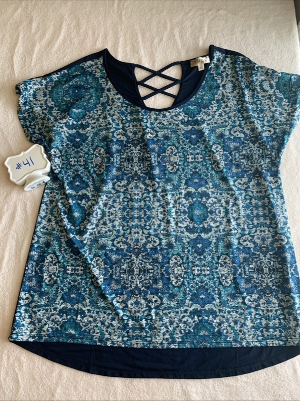 Woman’s Size XL Short Sleeve Lavish Boutique Top Coastal Vacay Vibes Boho! Look!