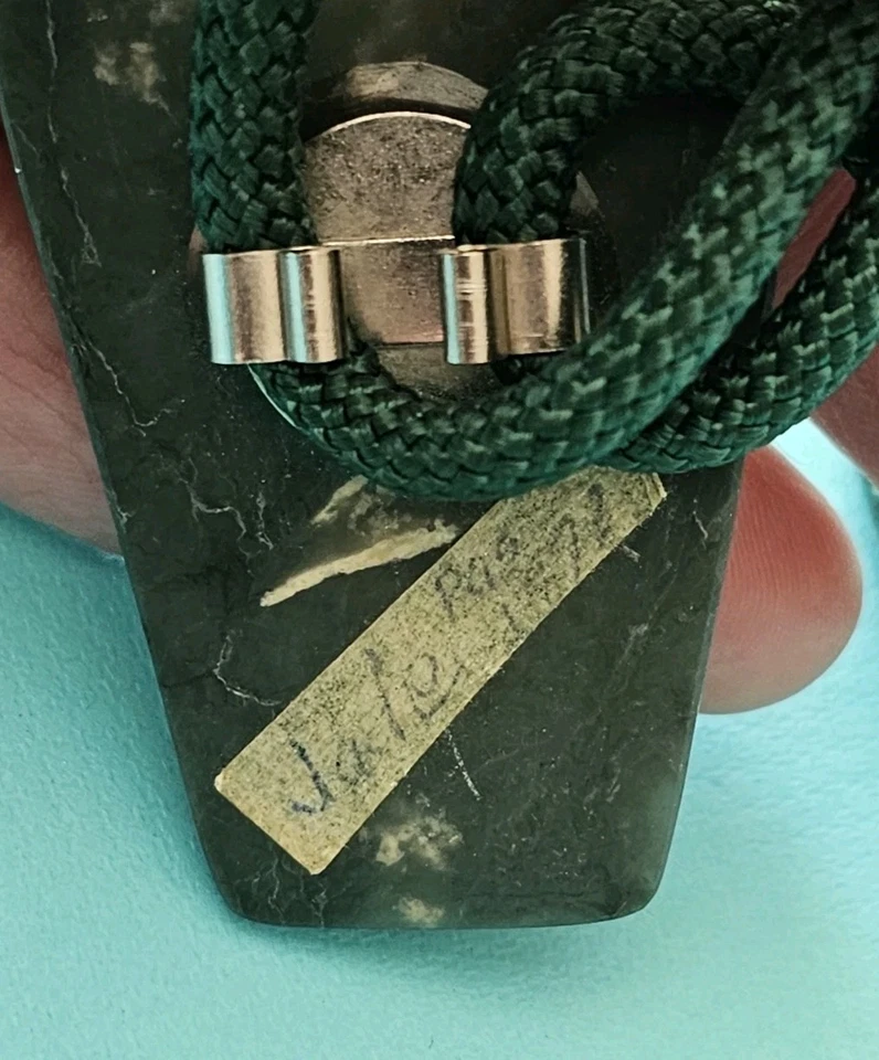 Collar Vintage Verde Oscuro Jadeíta Bolo Corbata Tallada Piedra Slide Western Estate  Foto 3 de 4