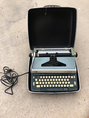 Smith Corona Penncrest Caravelle Vintage 1971 Working Manual PortableTypewriter