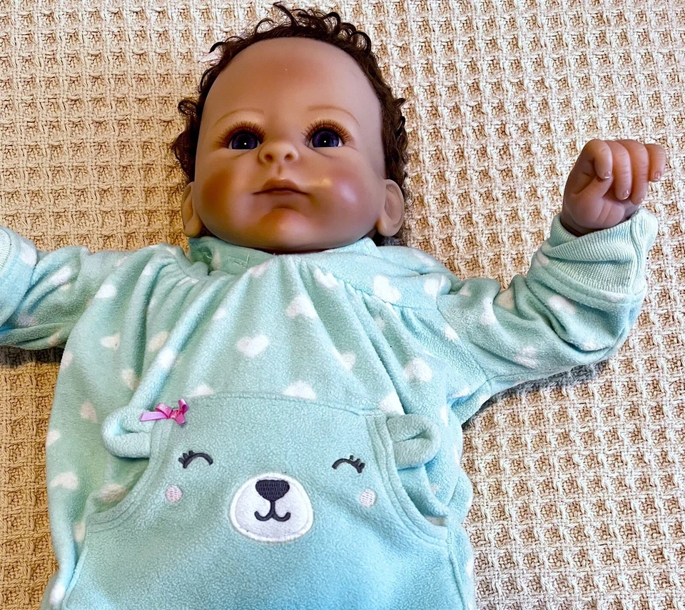 Muñeca de silicona infantil Reborn Ashton Drake Tasha Edenholm con ojos de lavanda Foto 2 de 4