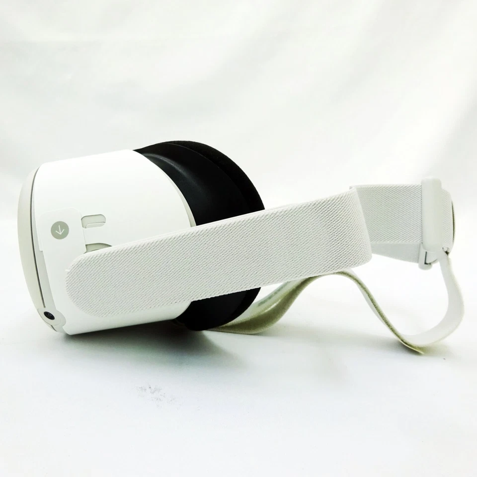 Oculus Quest 2 / 64GB VR All-In-One Game Headset System White Japan Used - Image 4 of 4