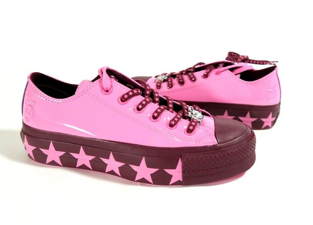 miley cyrus pink converse