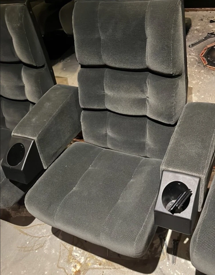 Lote de 13 asientos de cine ligeramente usados - ¡RECOGE SOLO EN LOS ANGELES 90210! Foto 4 de 4