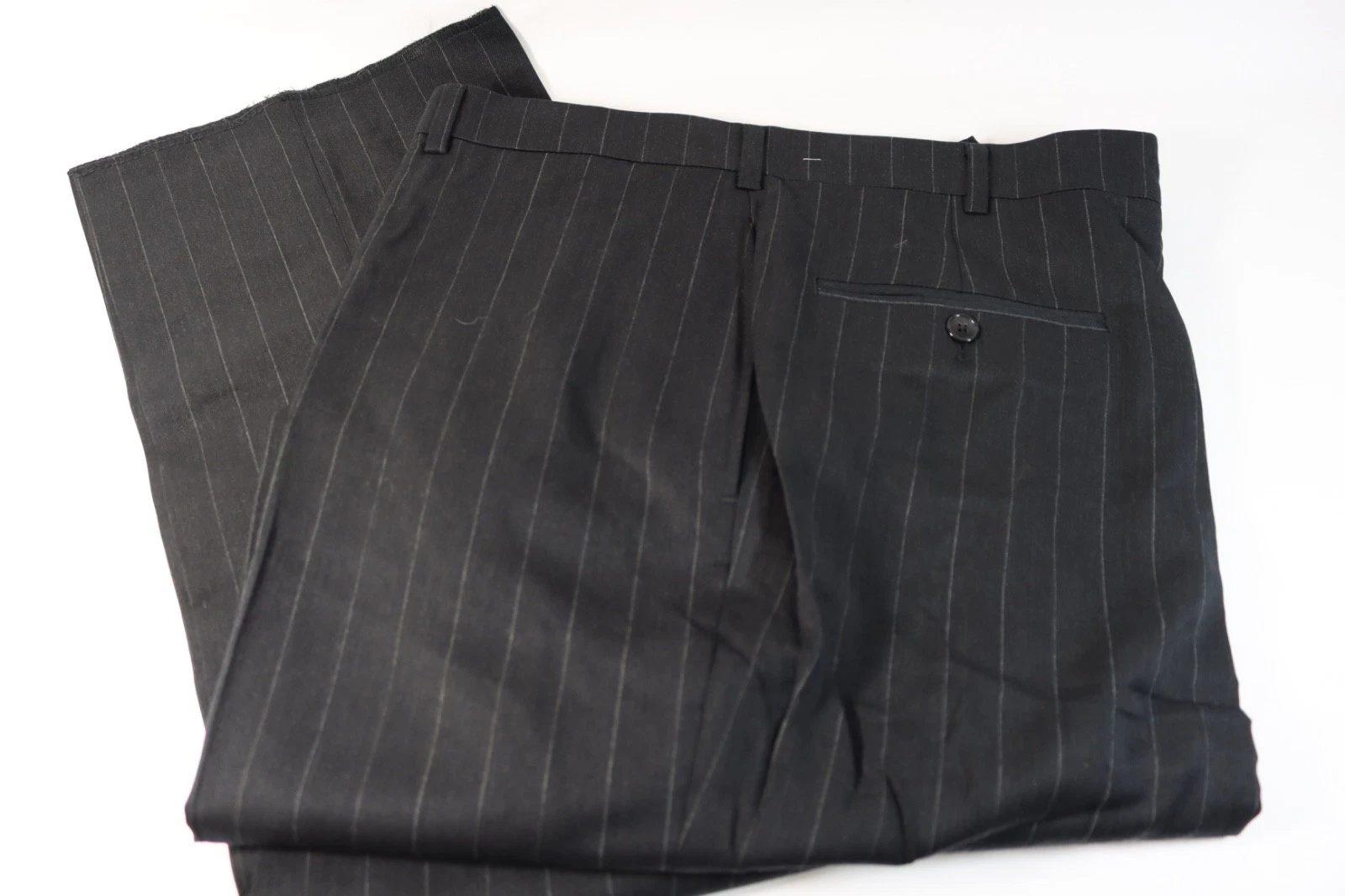 JOS A BANK Dress Pants Mens Size 42 Regular Black Pinstripe Slacks Unhemmed NEW
Opens in a new windo