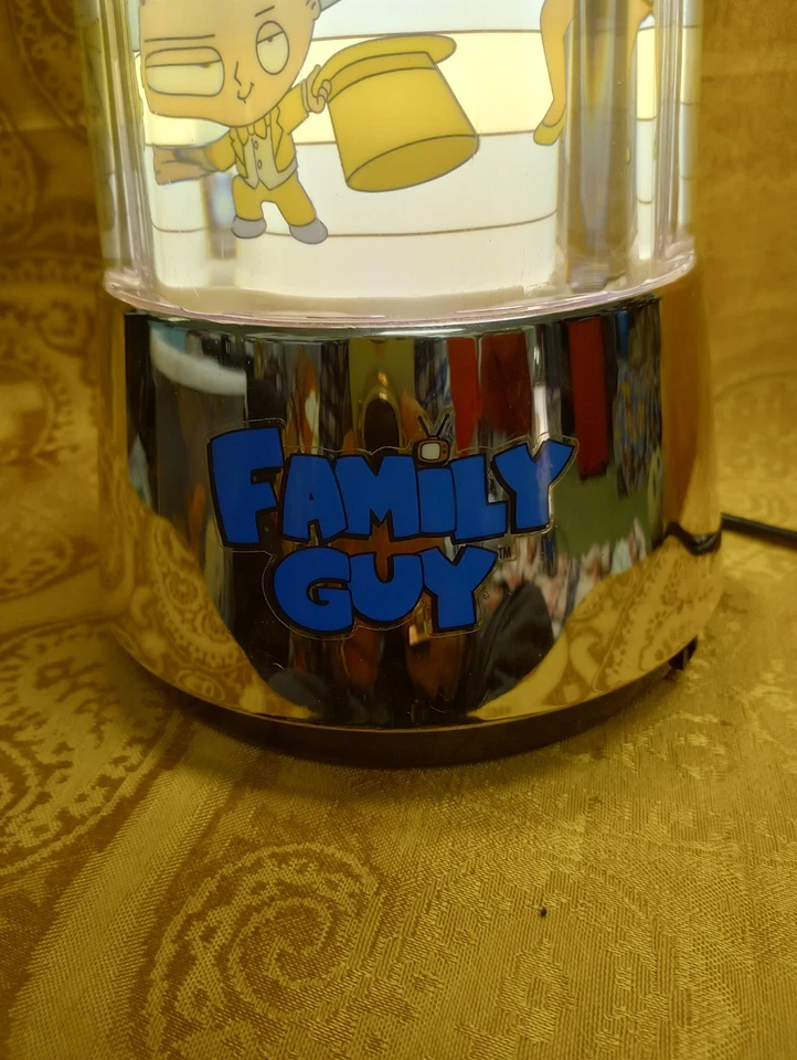 Lámpara de movimiento giratoria iluminada Family Guy 2005 vintage. Foto 2 de 4