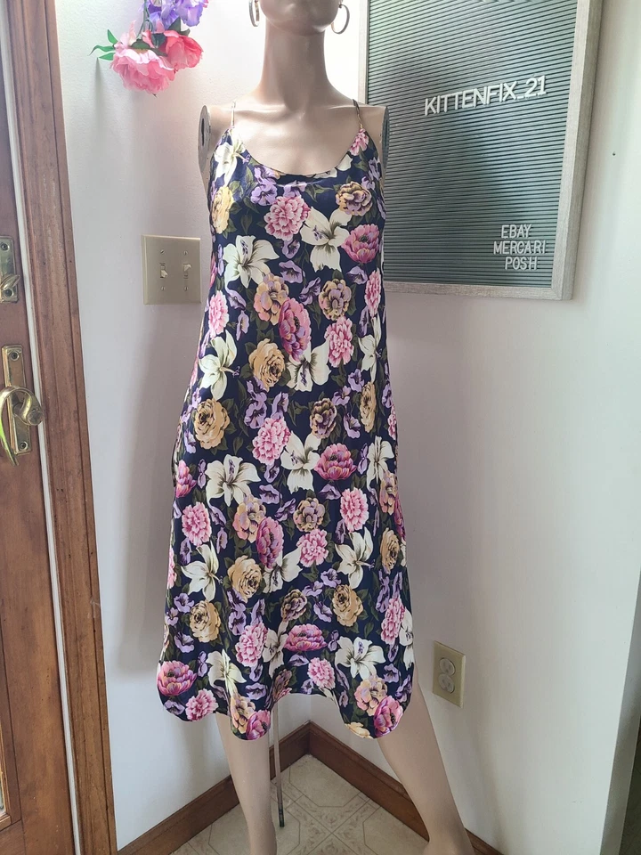 Lindo Chinelo Vintage JOSIE Floral Cetim Midi Tamanho Pequeno (Pequeno) - Imagem 2 de 4