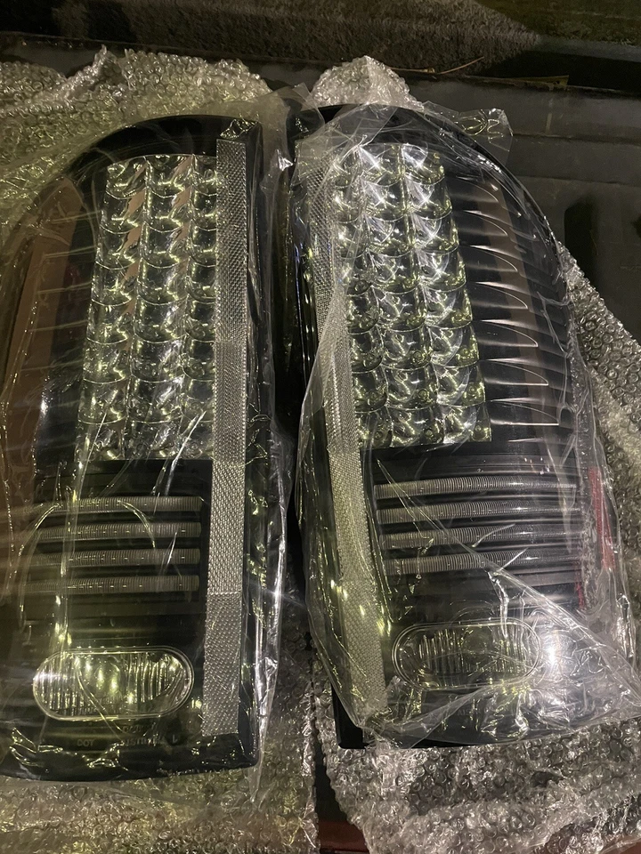 Juego de luces traseras LED 2004-2007 Ram 2500-ST SPYDER AUTO 5002556 Foto 2 de 4