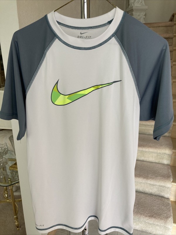 Nike Mens Small White & Gray Big Swoosh Logo Graphic Short Sleeve Dri-Fit EUC