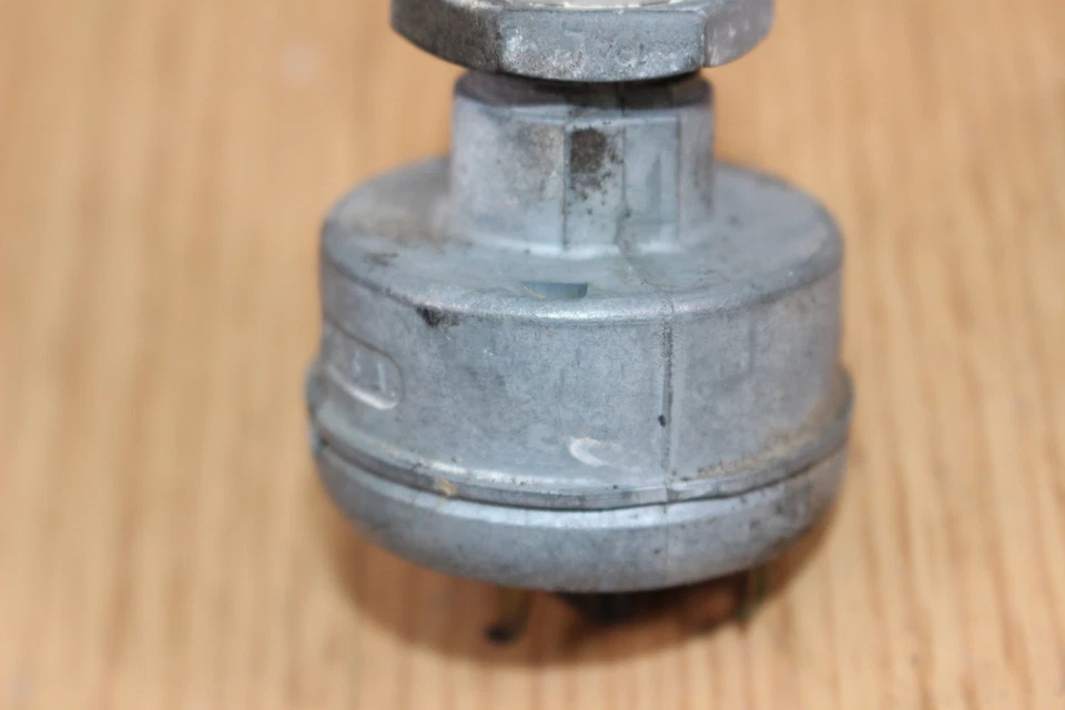 Interruptor de encendido Ski-Doo Blizzard 5500 MX 1981 con llave Foto 2 de 4