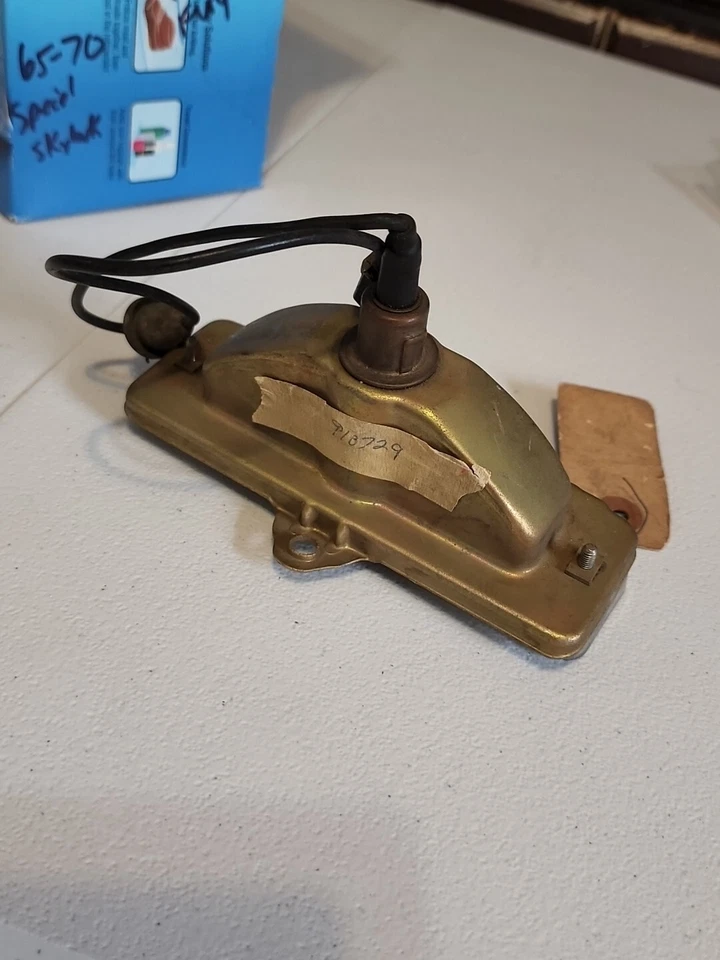 Chevrolet Chevelle 1965 luz de respaldo/lámpara GM 910729 65 SS OEM RARO Foto 2 de 4