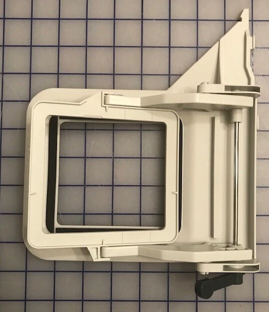 Pfaff Petite Creative Hoop 80 mm x 50 mm & CD for 2140. 2144, 2170 #820658096 - Image 3 of 4