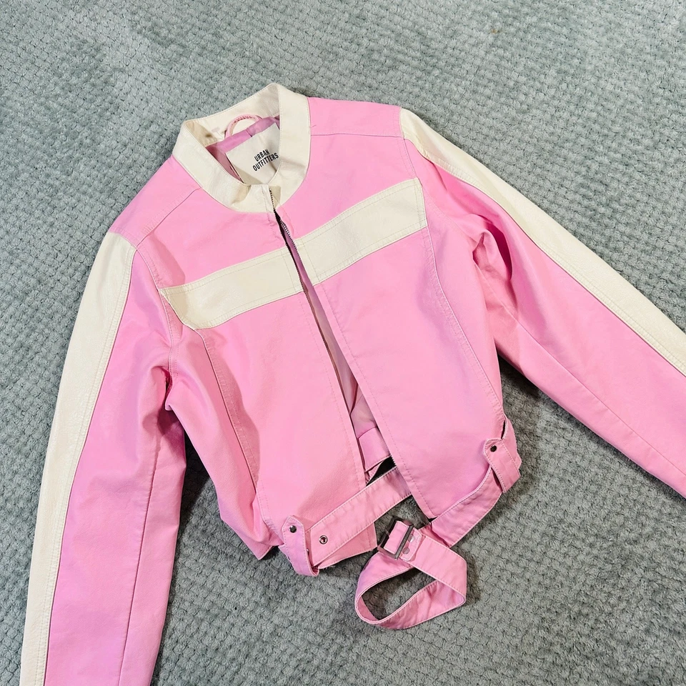 Jaqueta de motociclista URBAN OUTFITTERS NOVA COM ETIQUETAS listra rosa/branca couro sintético G - Imagem 2 de 4