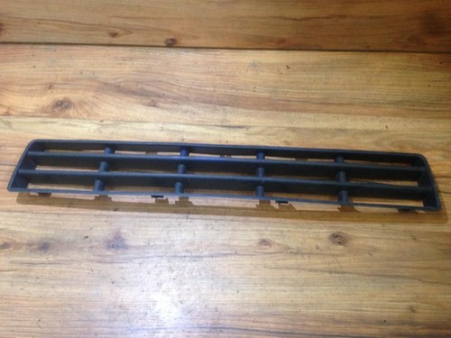 1j0853677 Stoßstangengrill vorne Mitte  Volkswagen Golf DE230023-60