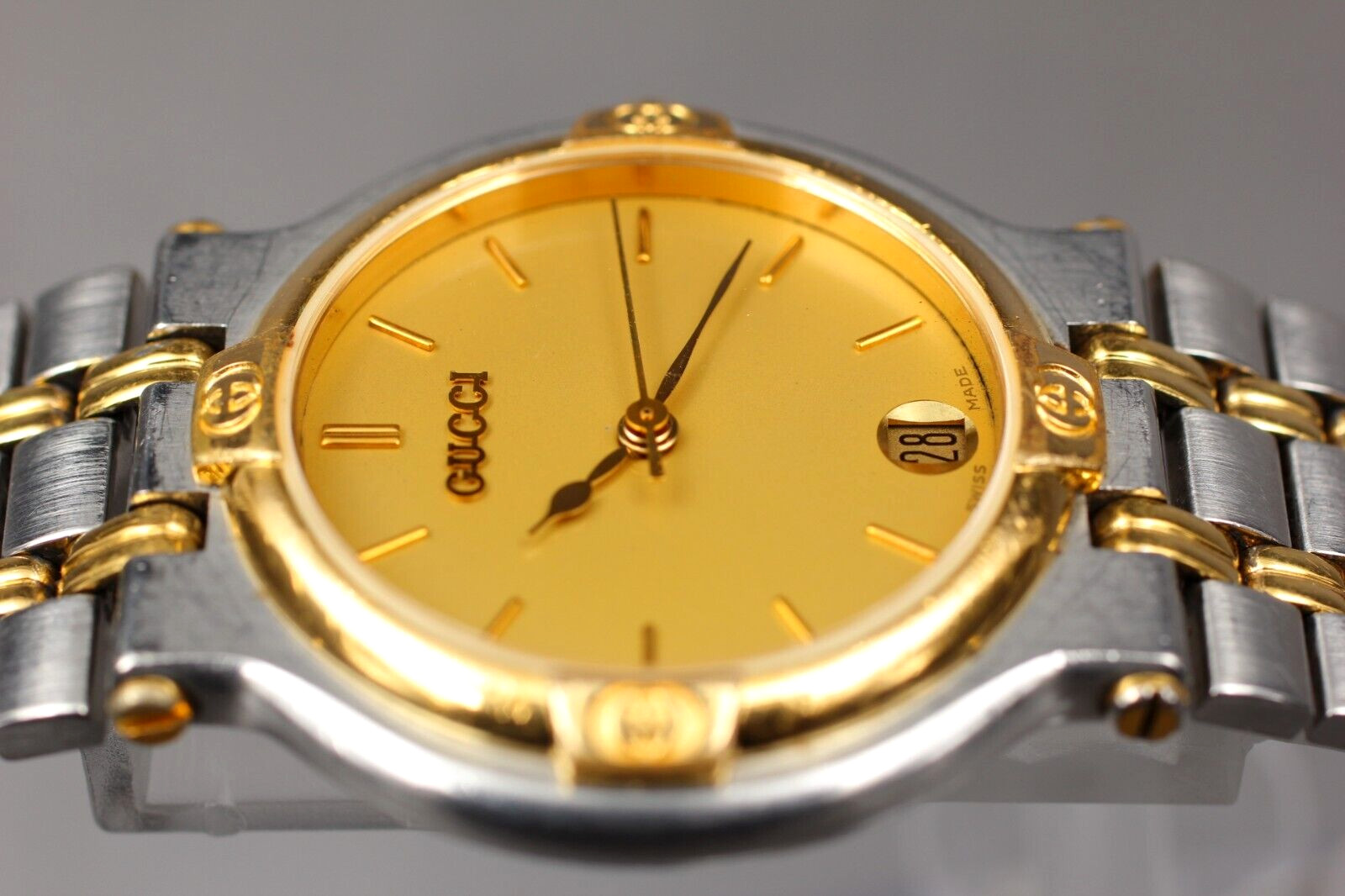 【NEAR MINT】 Gucci 9000M Gold Dial Silver Quartz Men's Vintage Watch From JAPAN thumbnail 5