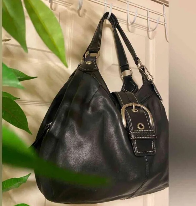 Large Coach Soho Lynn Purse  Retail: $398 - Great Quality and Design- Beautiful image 5