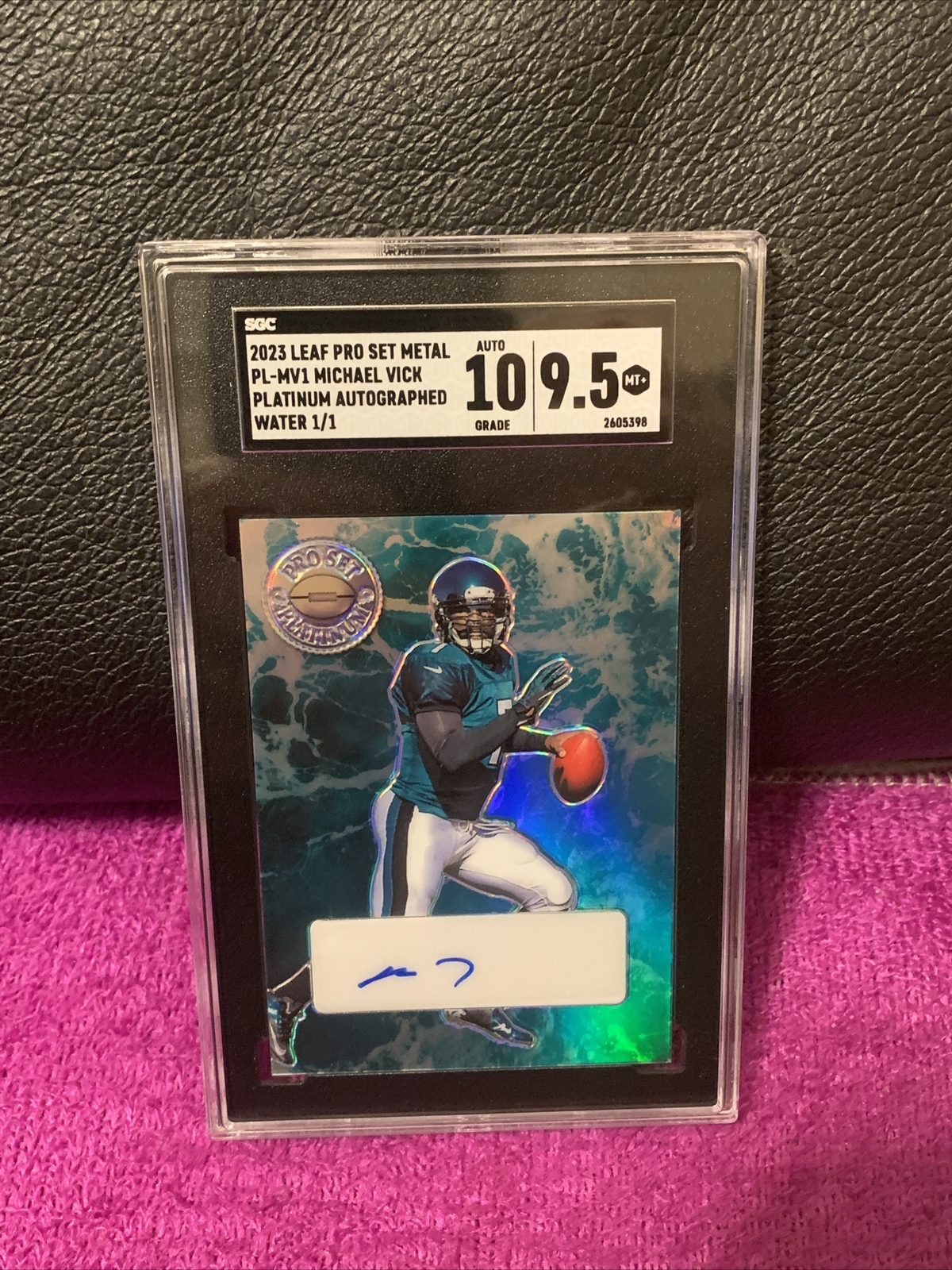 2023 LEAF PRO SET METAL FOOTBALL PLATINUM MICHAEL VICK AUTO SP# 1/1 SGC 9.5 /10
