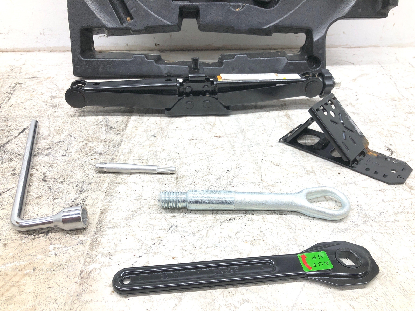 2016-2018 MERCEDES GLE350 W166 SPARE TIRE JACK W/ TOOL KIT 