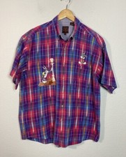 Vintage 90  s Men  s embroidered looney tunes shirt Colorful Bugs Bunny Warner Bro