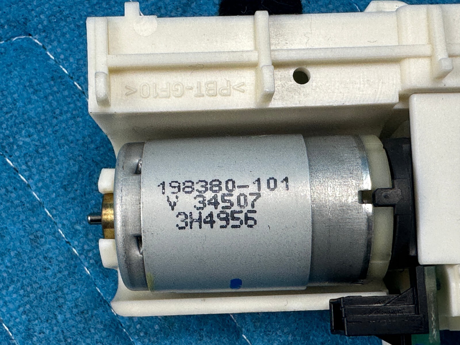 Bentley Cont Flying Spur Rear Seat Headrest Motor Passenger's Side 2006-2012 OEM