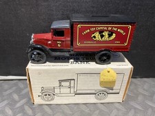 1:34 ERTL VINTAGE BANK 1931 HAWKEYE TRUCK PANEL FARM TOY CAPITAL OF THE WORLD