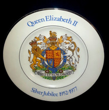 Elizabeth II Silver Jubilee Plate