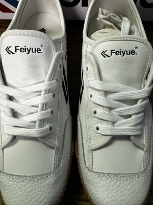 New feiyue Men's FE LO PLAIN. WHITE TUMBLED LEATHER. F10166M. Size M 7.  W 8.5.