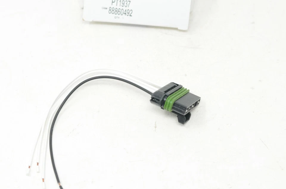 Tail Light Connector fits 1996-1999 Oldsmobile Bravada ACDELCO PROFESSIONAL - Image 4 of 4