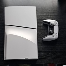 ps5 console with controller (please no offers below £220)