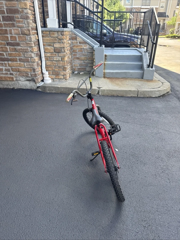 Red wipeout 20 inch bicycle - Image 2 of 4