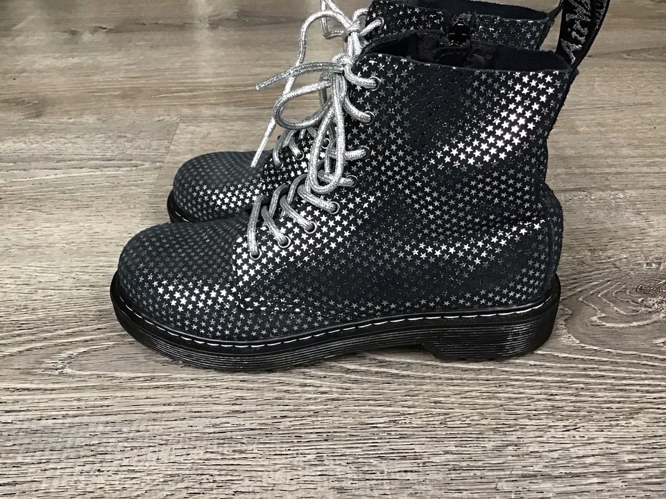 Botas Dr Martens 1460 Pascal Y Stars Brillo Para Mujer EE. UU. Talla 6 Negro Gamuza Cremallera Foto 4 de 4