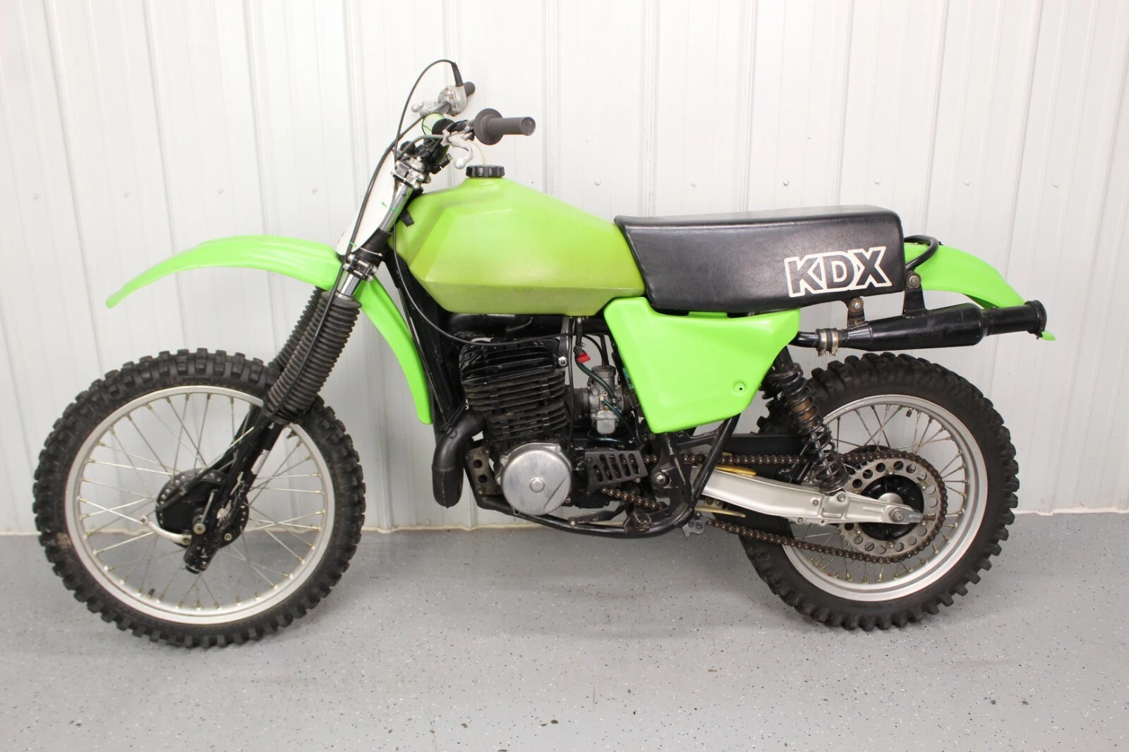 1979 - 1980 Kawasaki KDX400 Tank Strap 92072-042 Dampers KDX