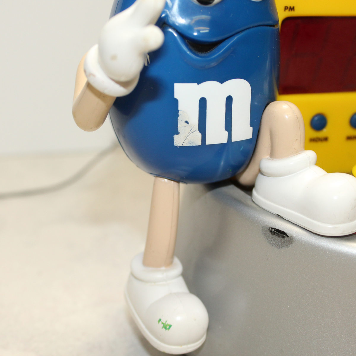 M&Ms Vintage Collectible AM/FM Digital Alarm Clock Radio Snooze