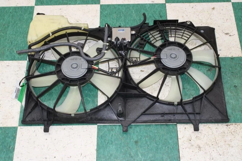 2011–2016 Toyota Sienna Radiator Fan Assembly | OEM 3.5L V6 Cooling Motor Foto 2 de 4