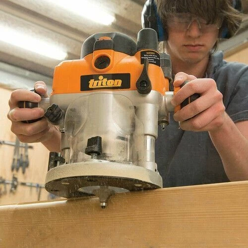 Triton TRA001 2400W Dual Mode Precision Plunge Router, 3 years warranty - Image 2 of 4