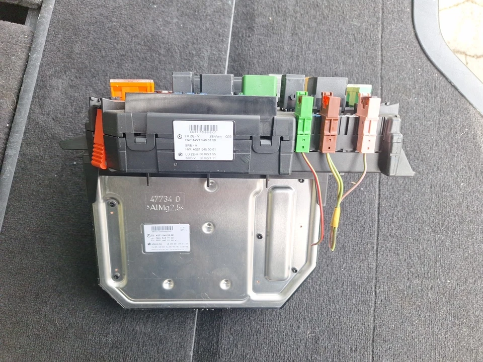 2007-2009 Mercedes-Benz S550 OEM S600 CL550 Front SAM Fuse Relay Box - Image 3 of 4