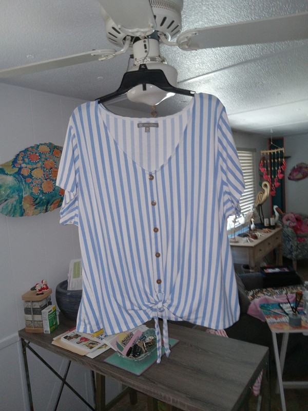 Daisy Fuentes Womens Size 3X Striped Fake Buttons Casual Top With Tie Bottom. 