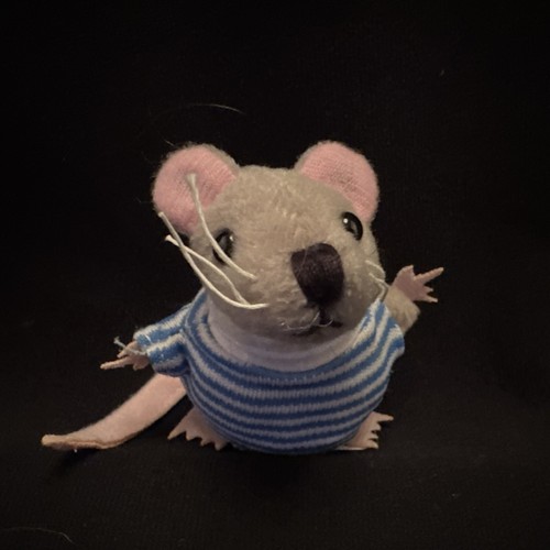 The Puppet Company Hide-Away Puppets Mouse Family in Cheese Finger Puppet Set - Picture 3 of 9