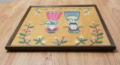 Vtg Crewel Embroidery Scandinavian Folk Girls Flowers Burlap Background Picture - Picture 13 of 24