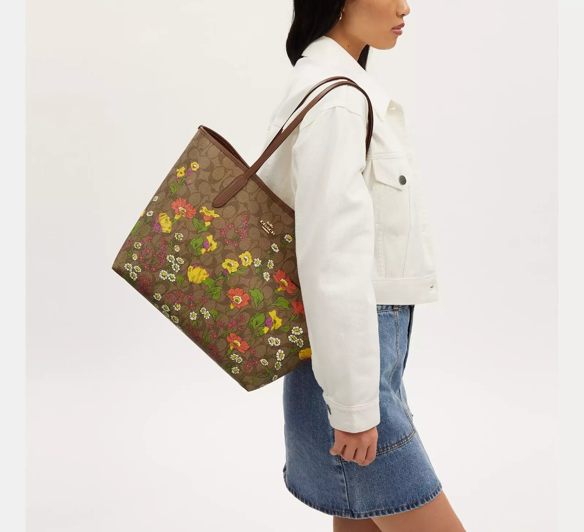 COACH City Tote in Signature Canvas with Floral Print CP073