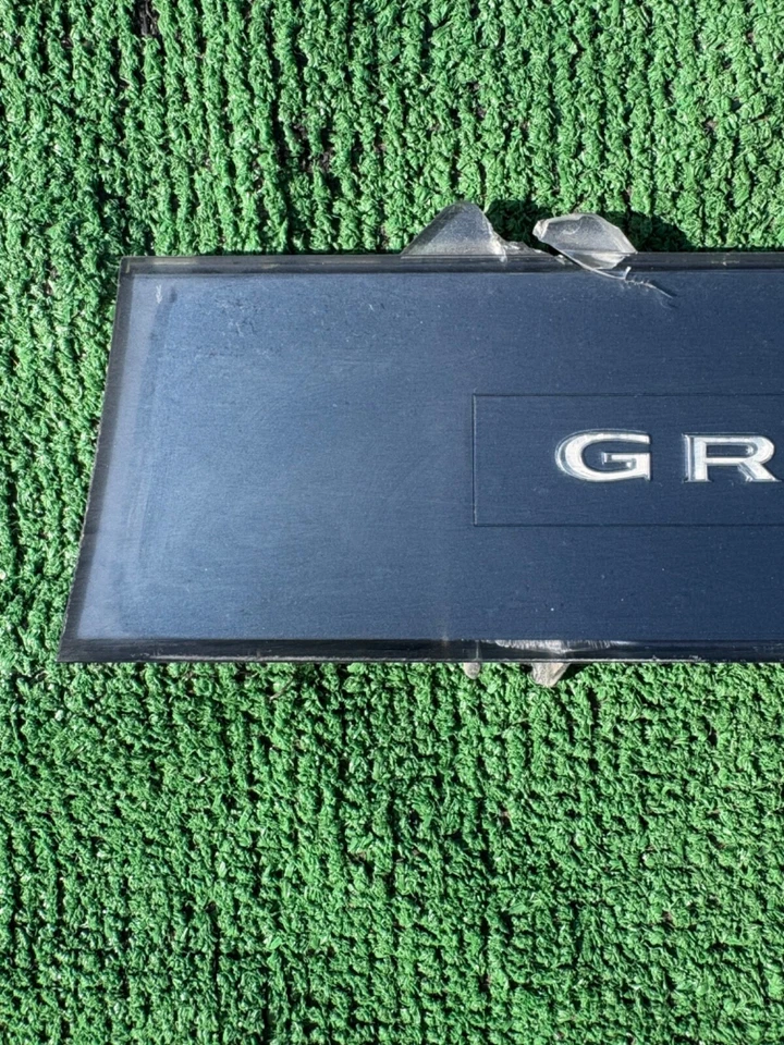 1963 Pontiac Grand Prix plastic dash lettered insert 63 Foto 2 de 4