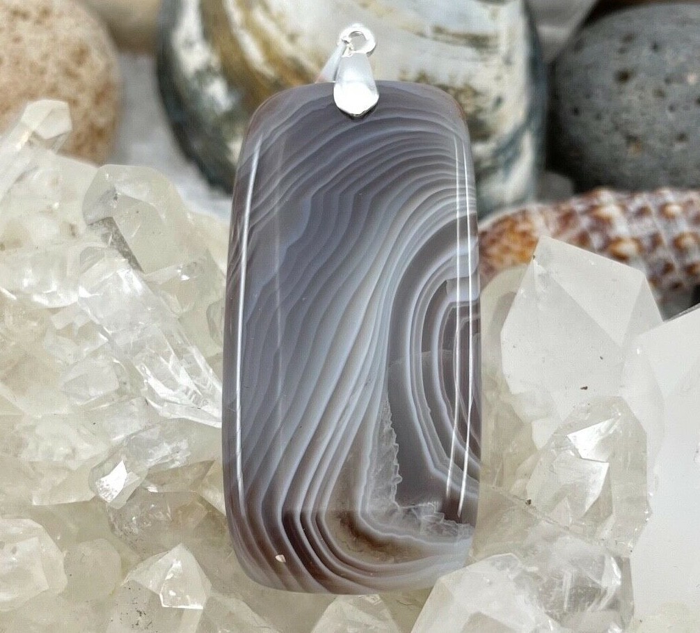 Pendentif agate de Botswana naturelle 40 cts pour harmoniser vos tenues bohèmes