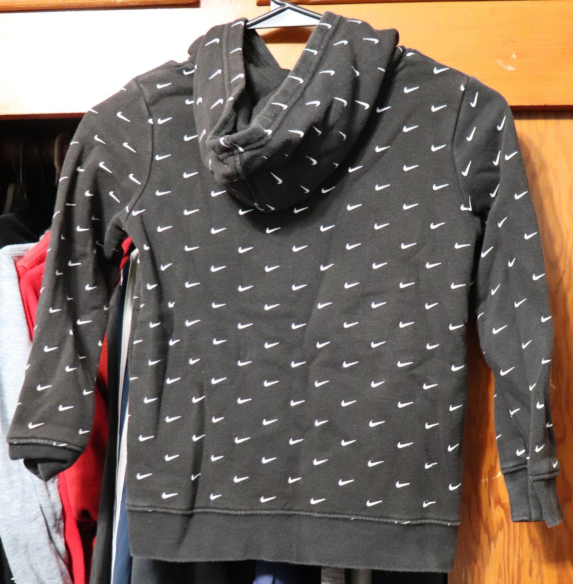▼NIKE SPORTSWEAR AOP SCOPE JKT Nike Sportswear AOP Sport Daisy Black Jacket | Zumiez