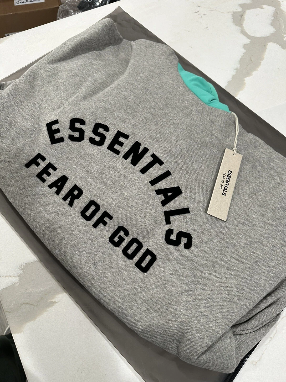 Felpa con cappuccio in pile di nylon Fear of God Essentials scura farina d'avena nuova di zecca nuova MEDIA