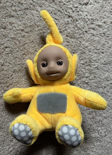2016 Teletubbies Lala Yellow 6” Sitting Soft Plush Toy DHX Worldwide Spin Master