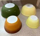 Miscellaneous Lot 4 Pyrex Mixing Bowls Green, Yellow and Brown