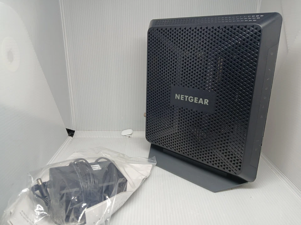 Netgear Nighthawk "AC1900" Cable Modem Router (C7000v2) Powers On - Image 2 of 4