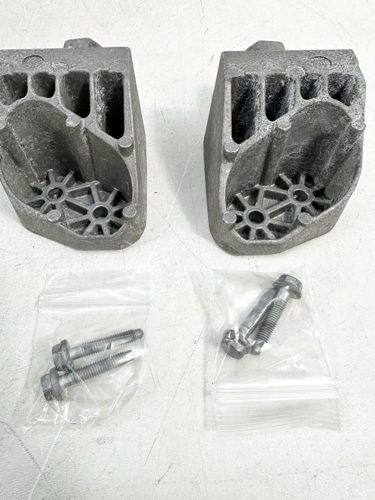 Maserati Ghibli 2014-2019 Right Radiator support brackets Pair