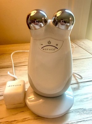 NuFACE Trinity Face Microcurrent Toning Device EUC with charging dock